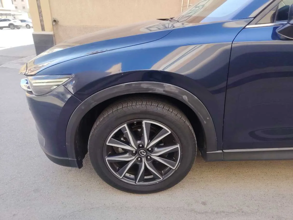 Car image 9