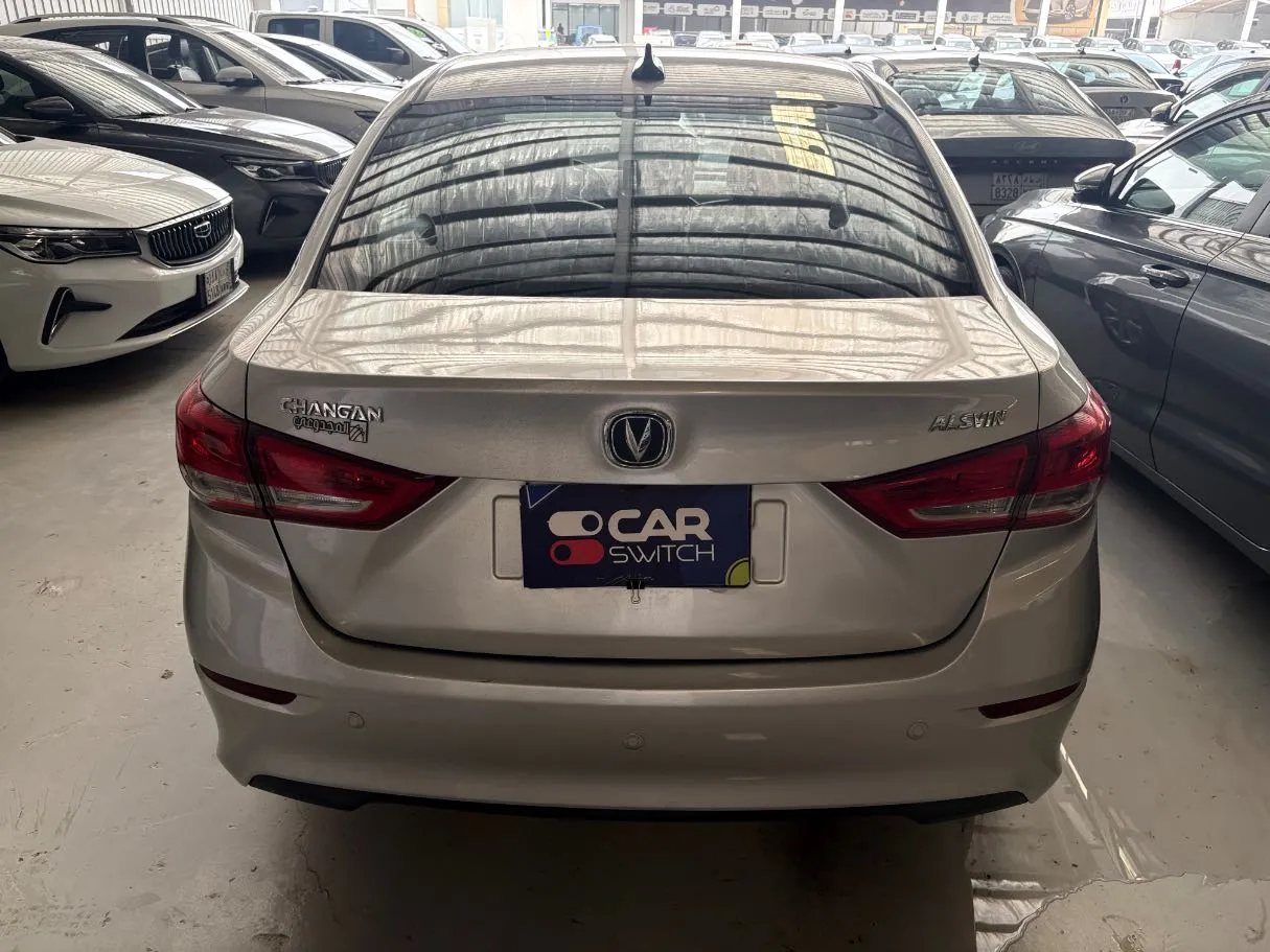 Car image 4