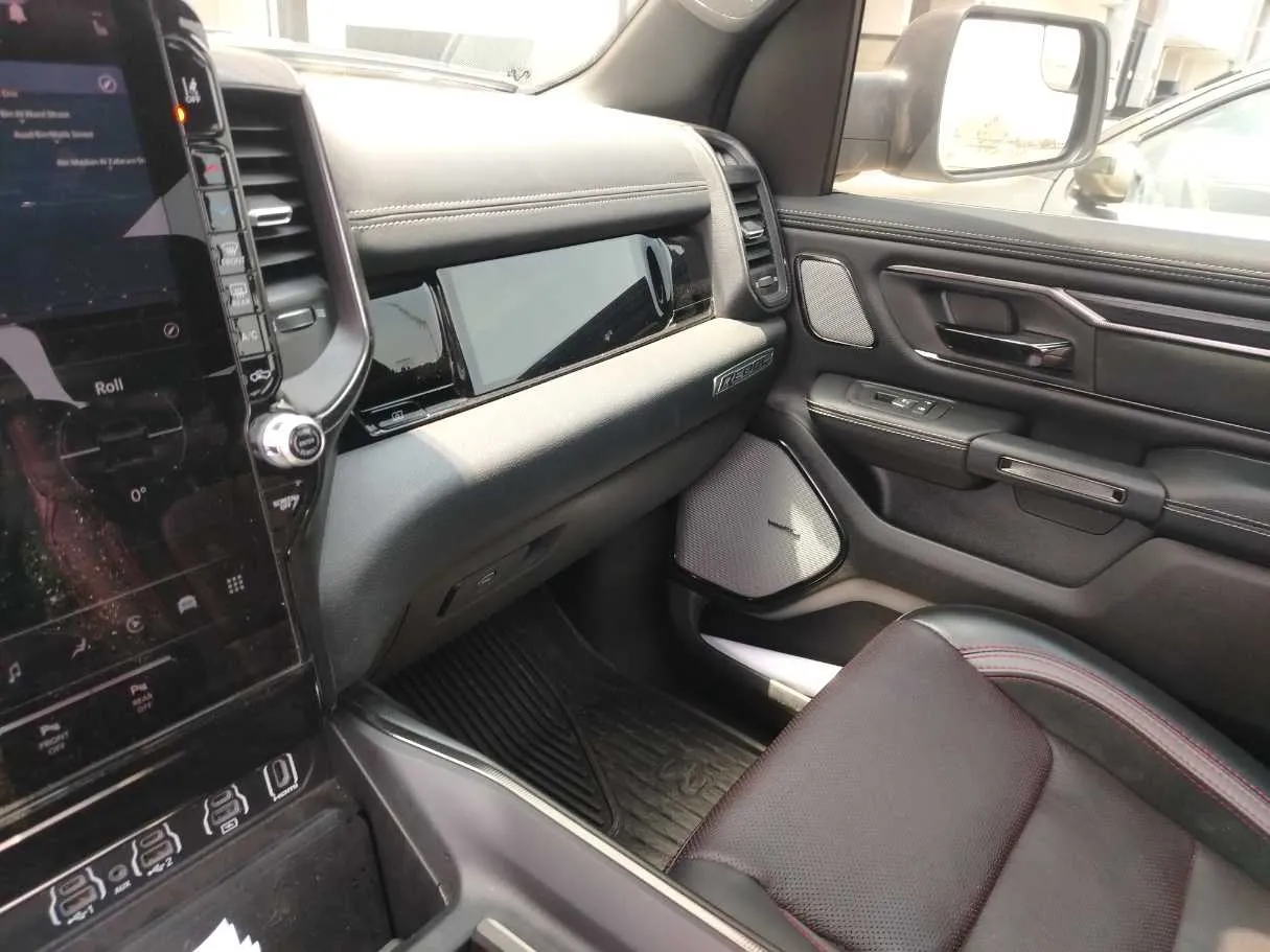 Car image 27