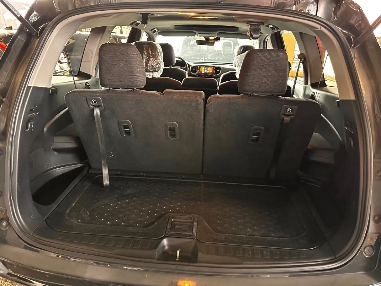 Car image 24