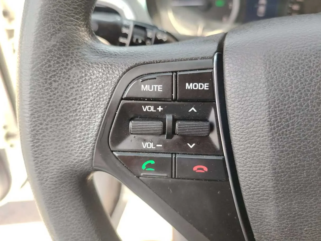 Car image 36