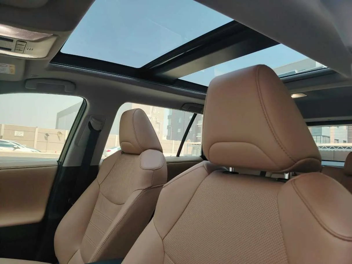 Car image 14