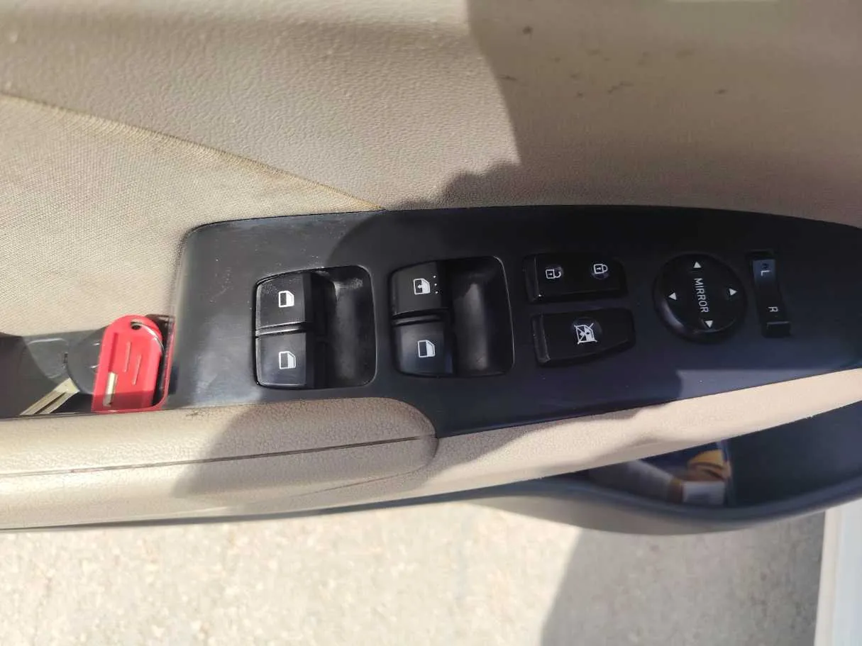 Car image 26