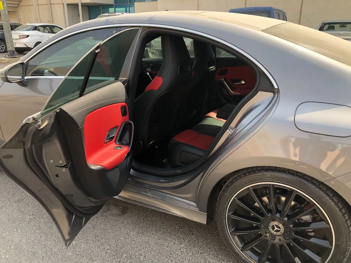 Car image 14