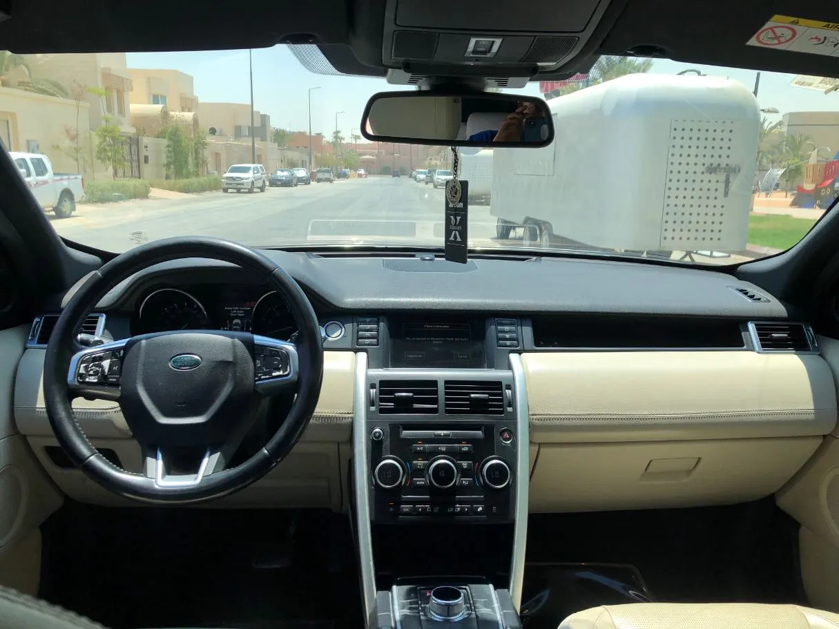 Car image 14