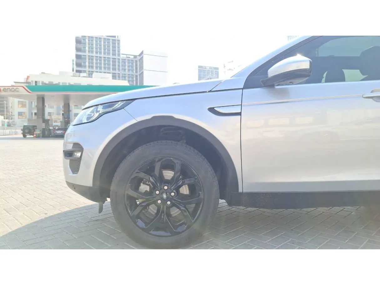 Car image 9