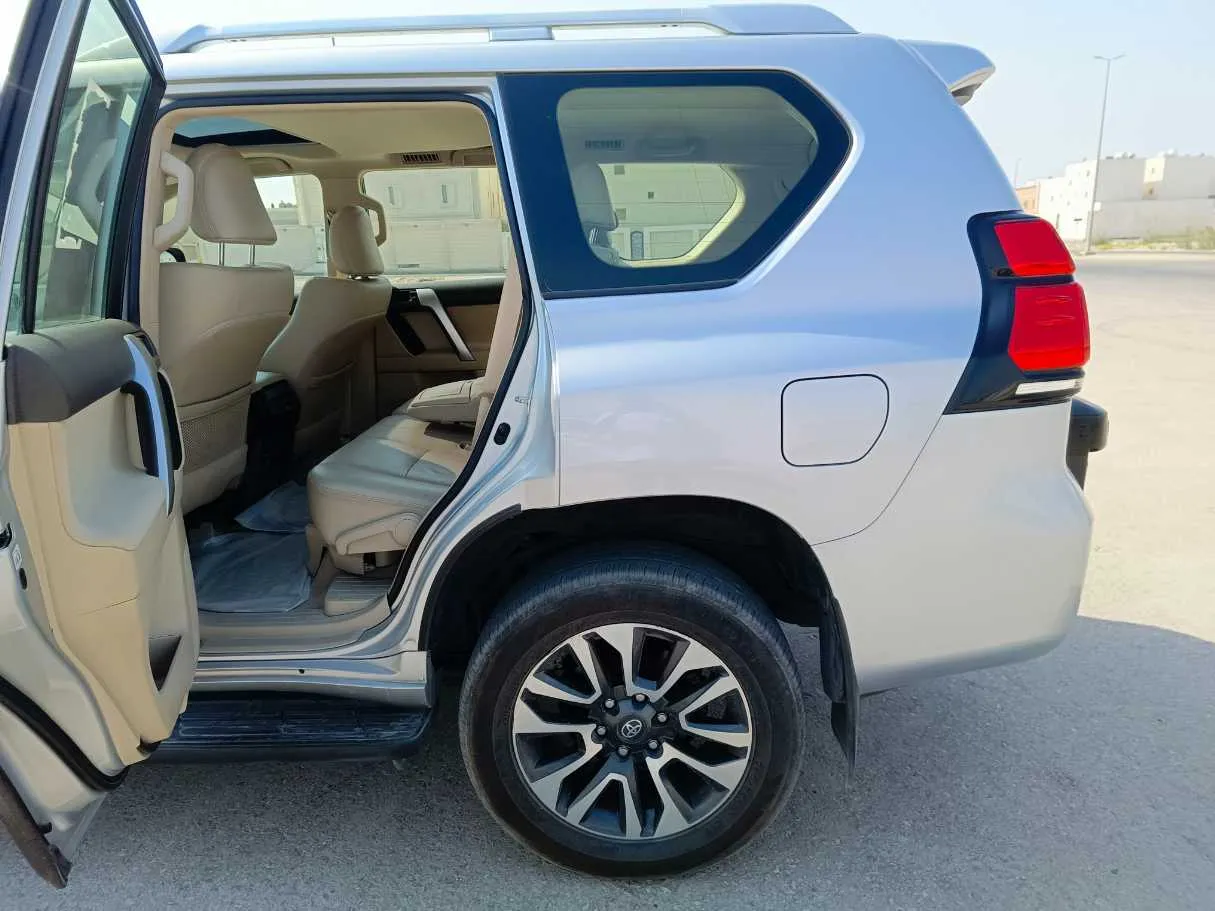 Car image 15