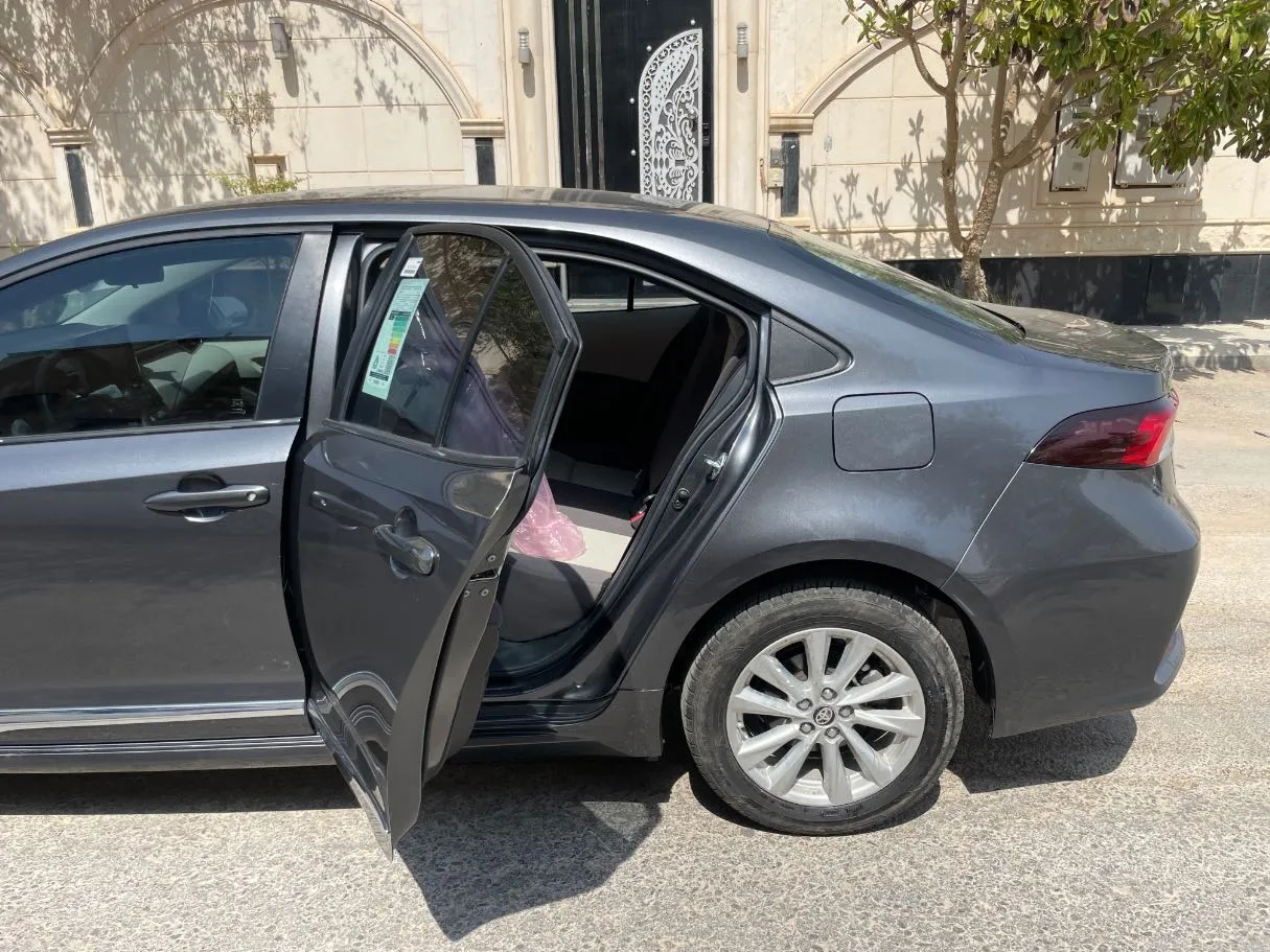 Car image 15