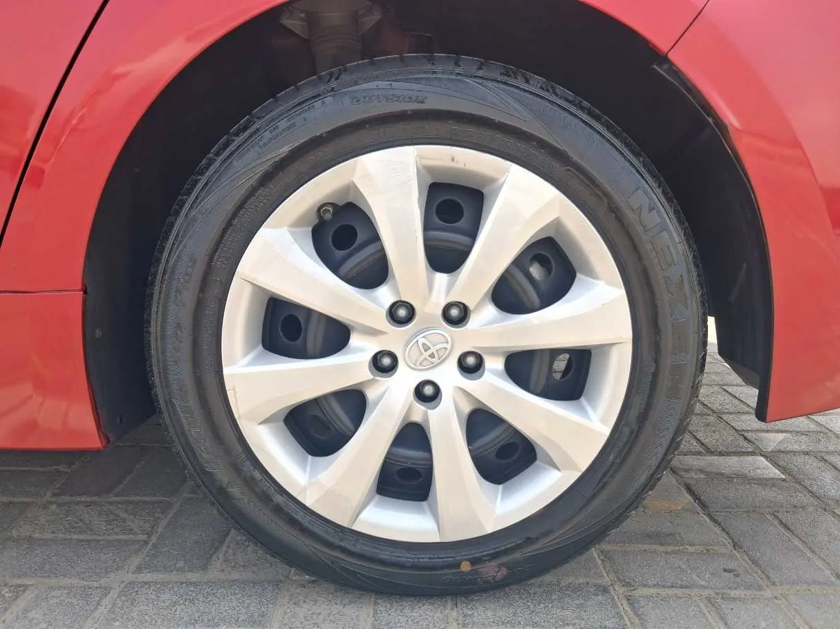 Car image 9