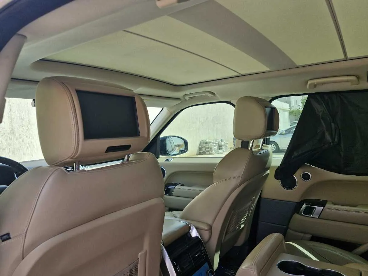 Car image 15