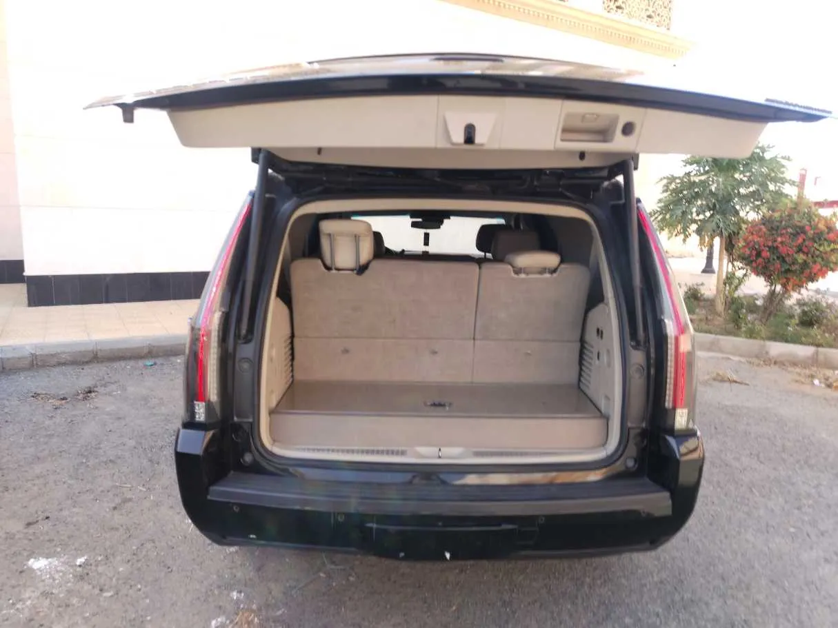 Car image 27