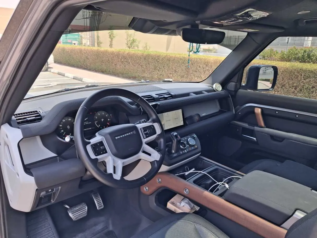 Car image 11