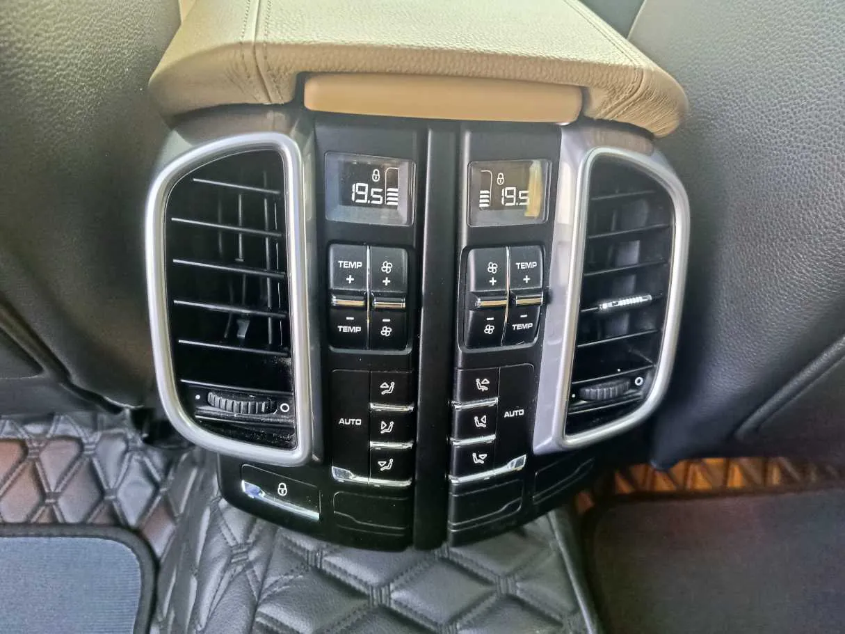 Car image 35