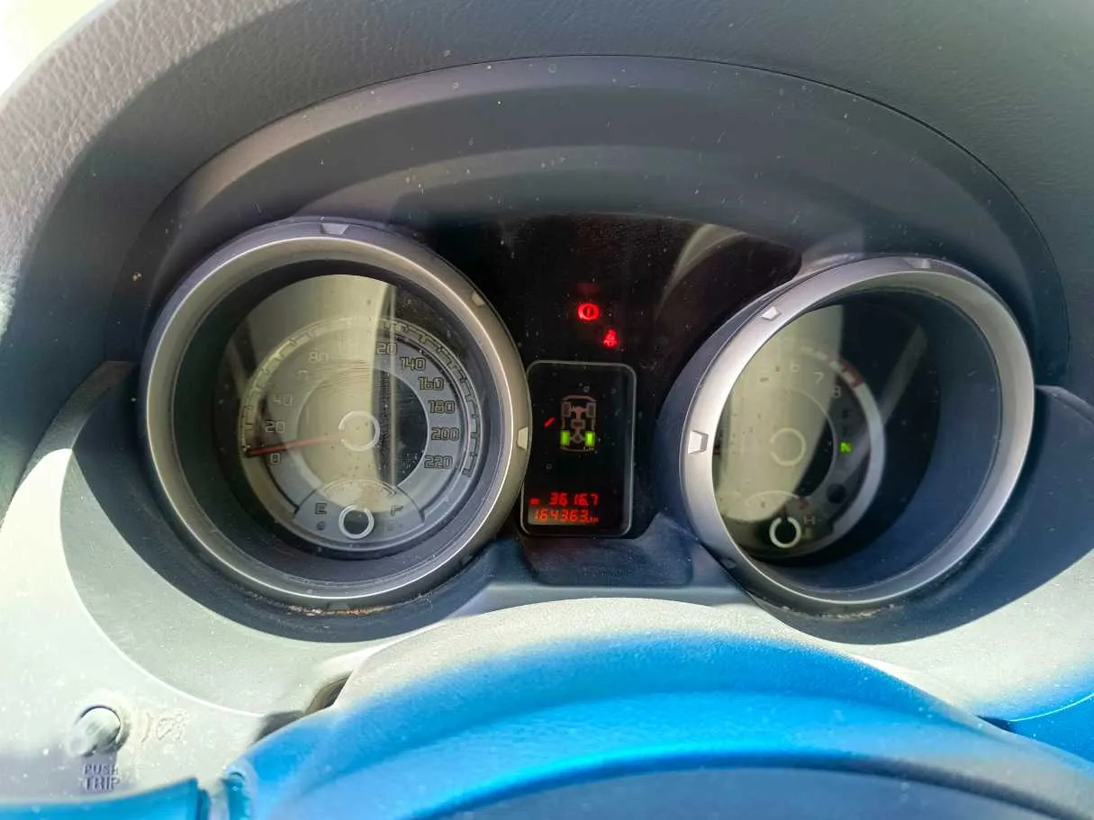 Car image 26