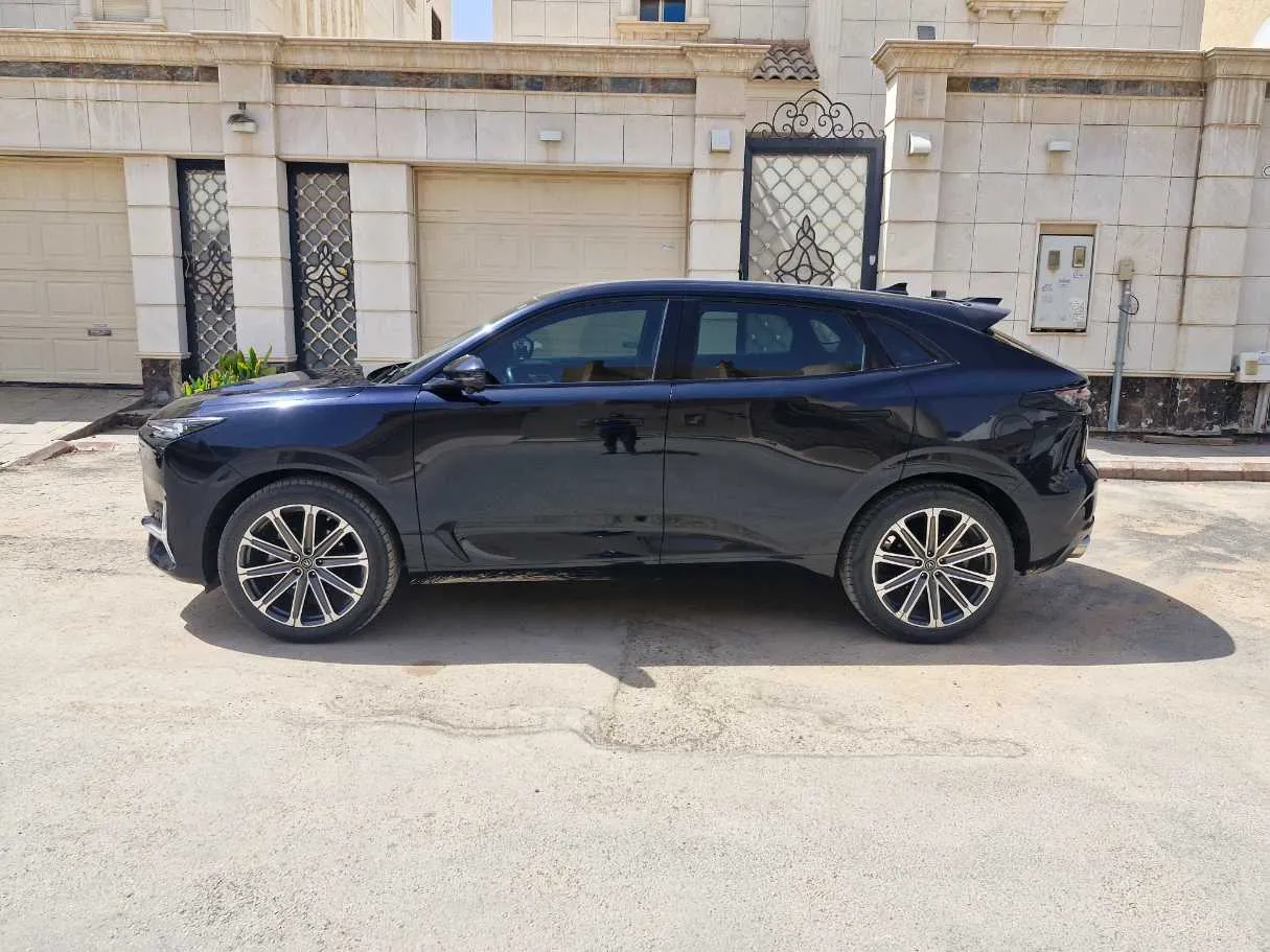 Car image 8