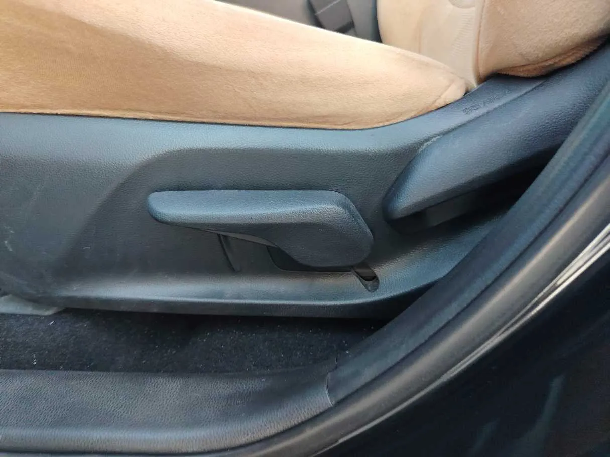 Car image 27