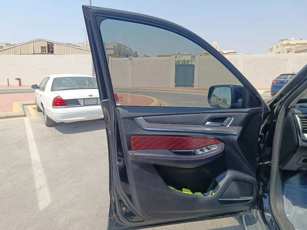 Car image 11