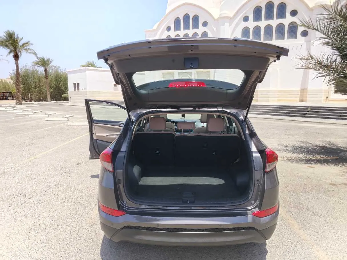 Car image 25