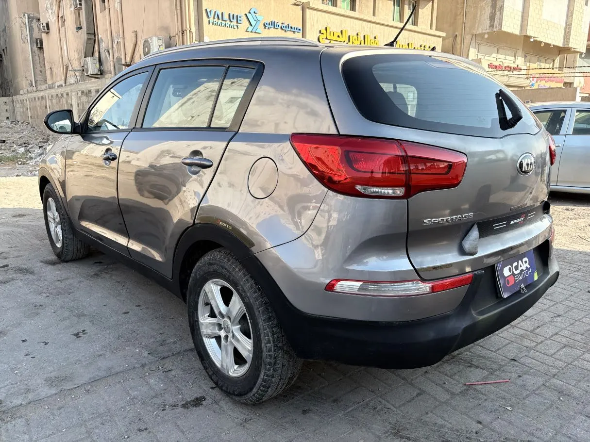 Car image 7