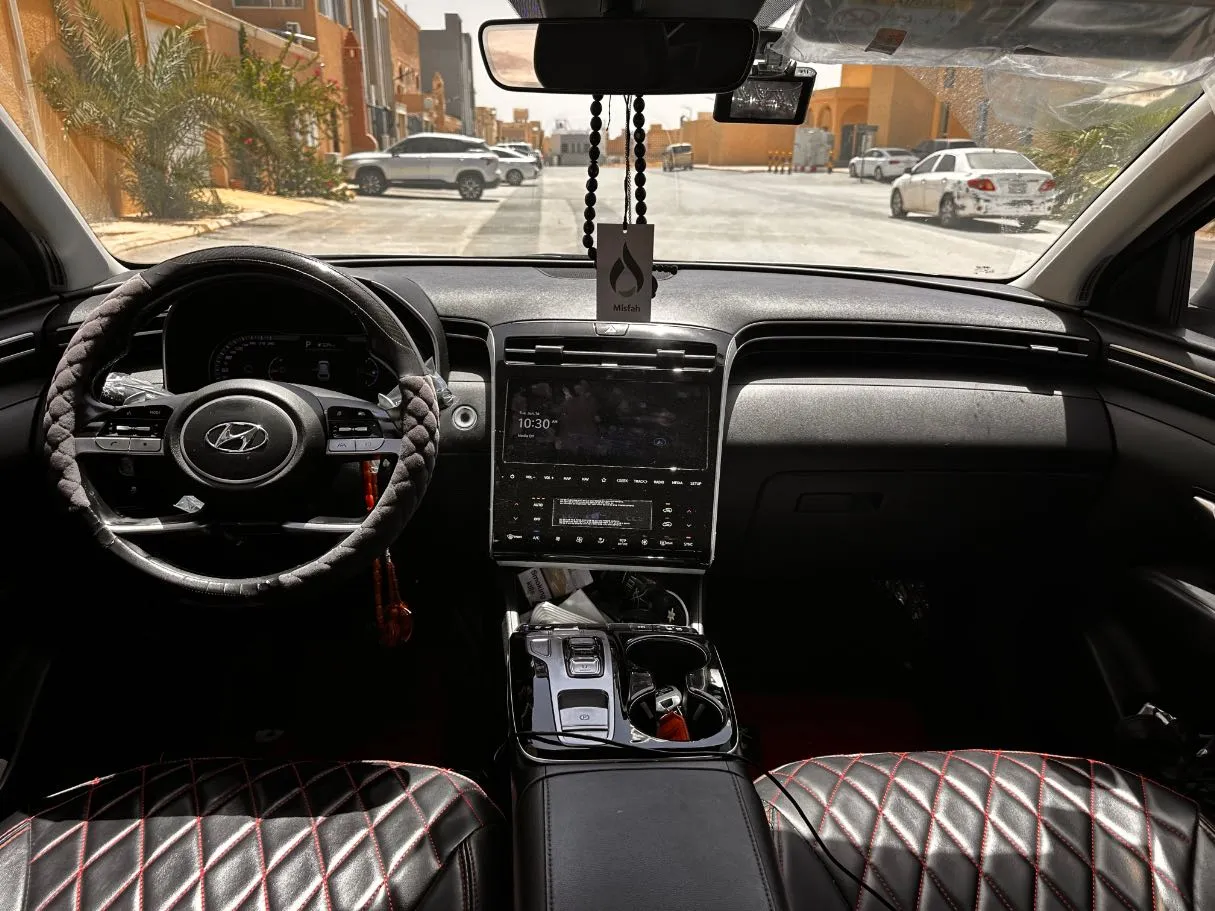 Car image 16