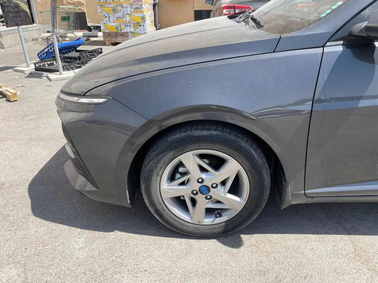 Car image 9
