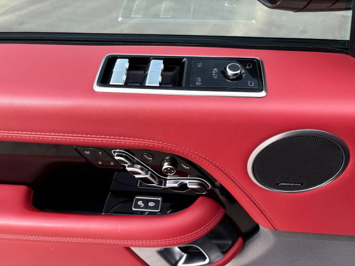 Car image 30