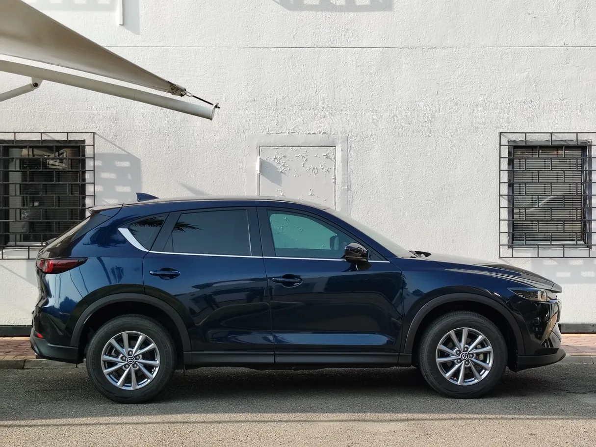 Car image 4