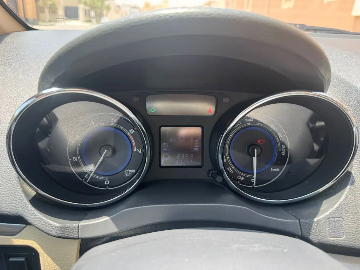 Car image 18