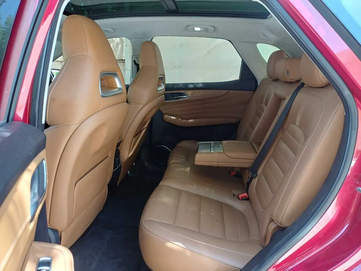 Car image 13