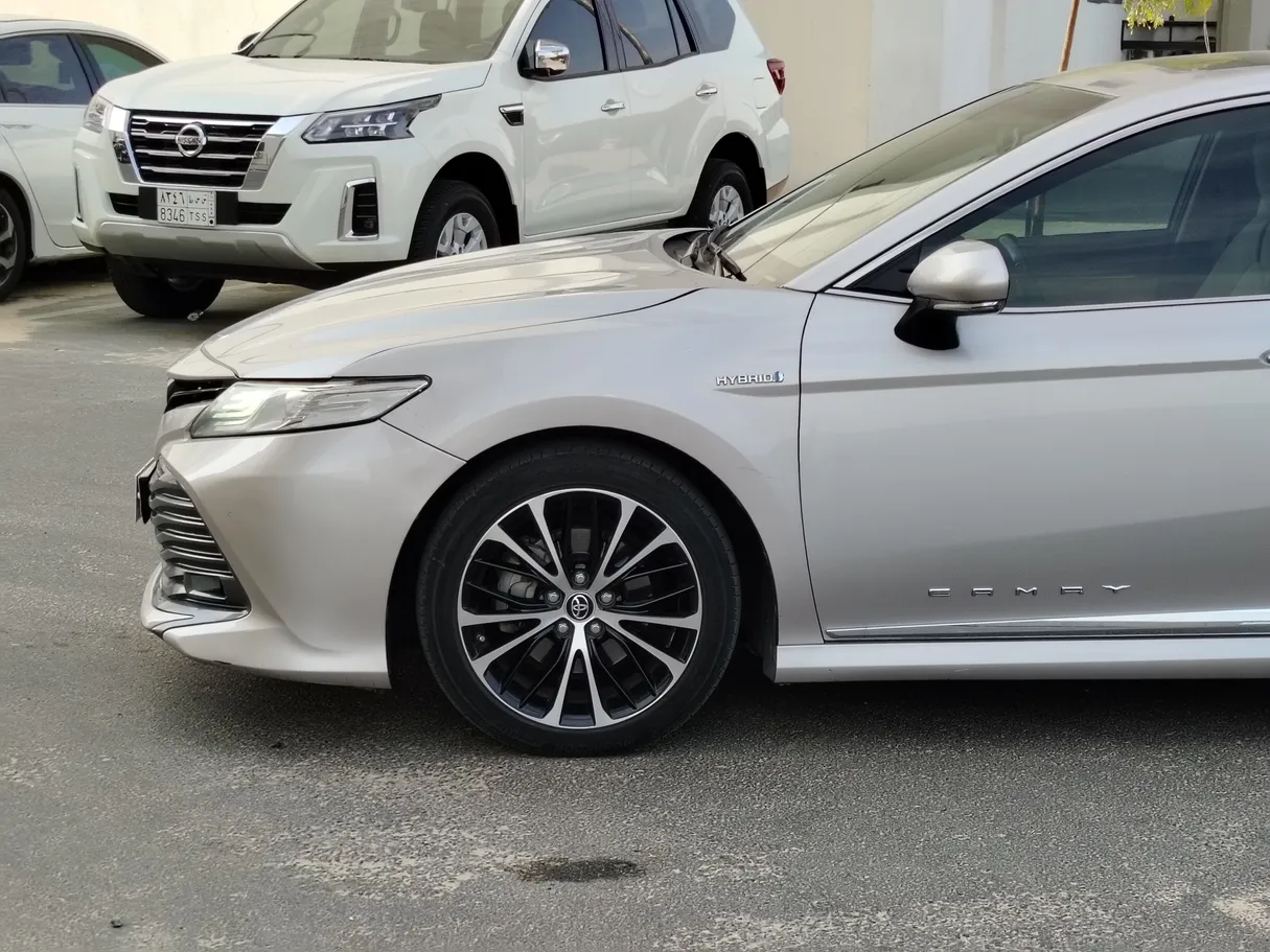 Car image 9