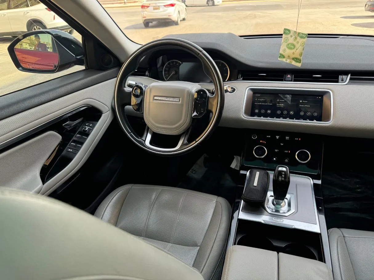Car image 19