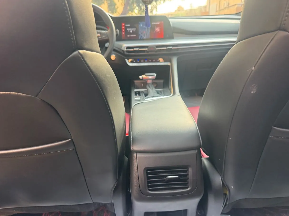 Car image 20