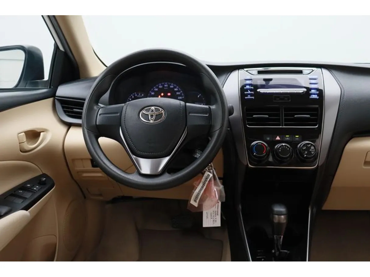 Car image 15