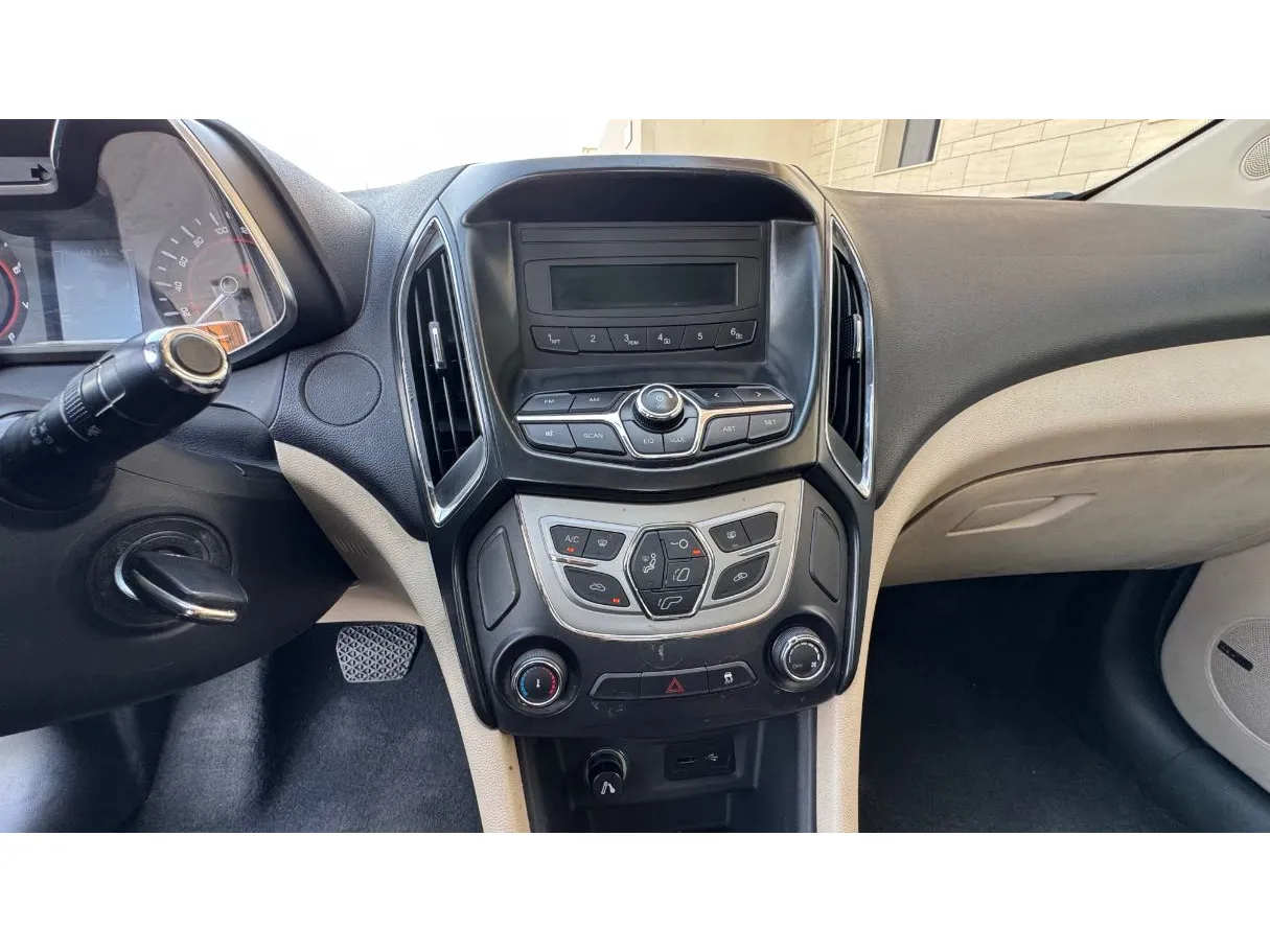 Car image 16