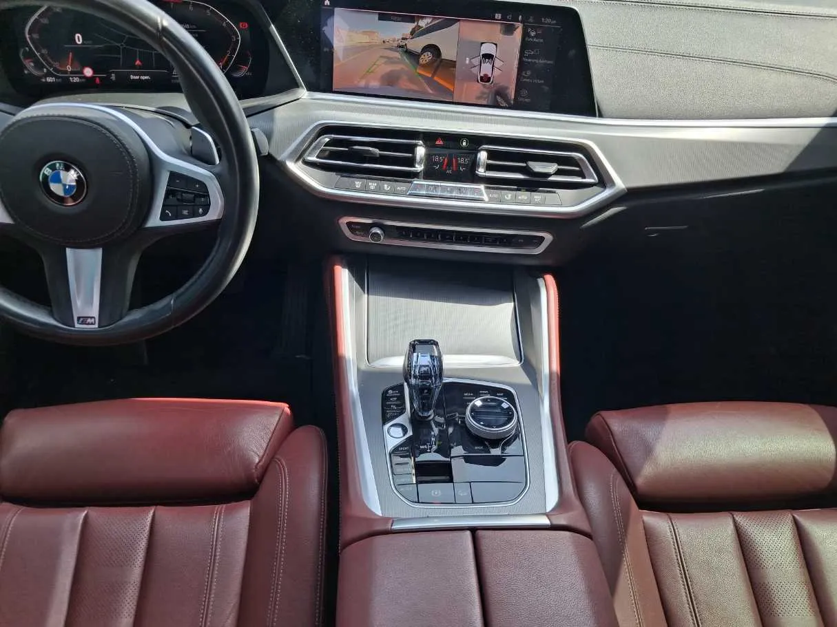 Car image 16
