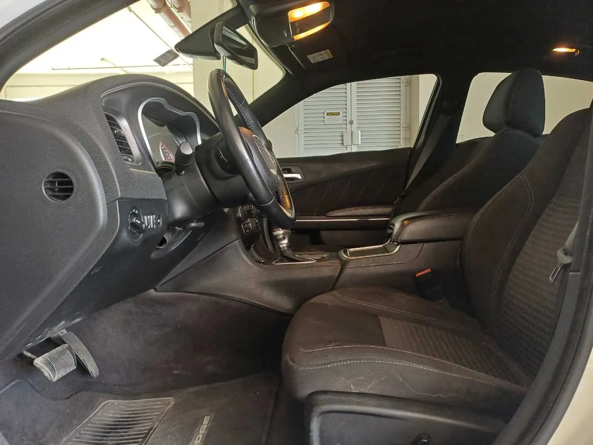 Car image 12