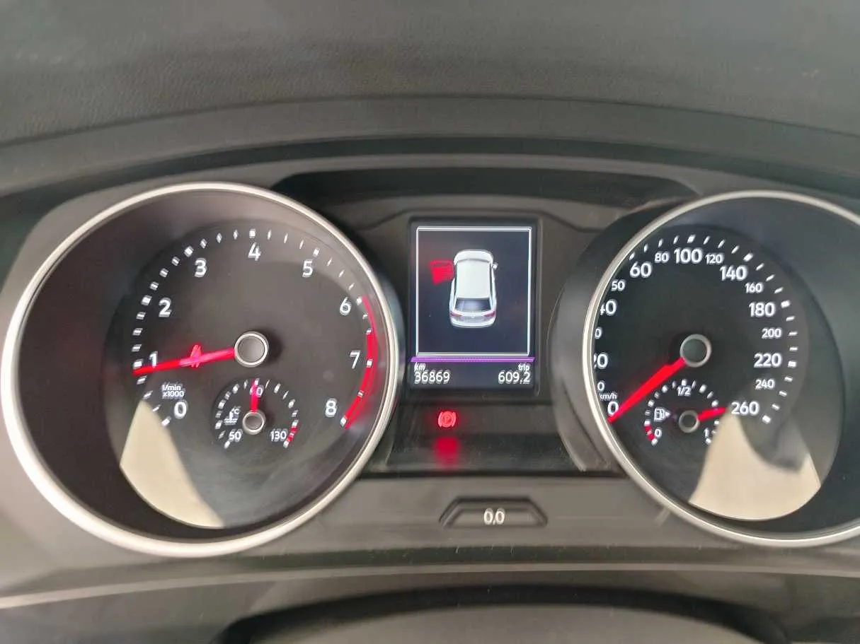 Car image 26