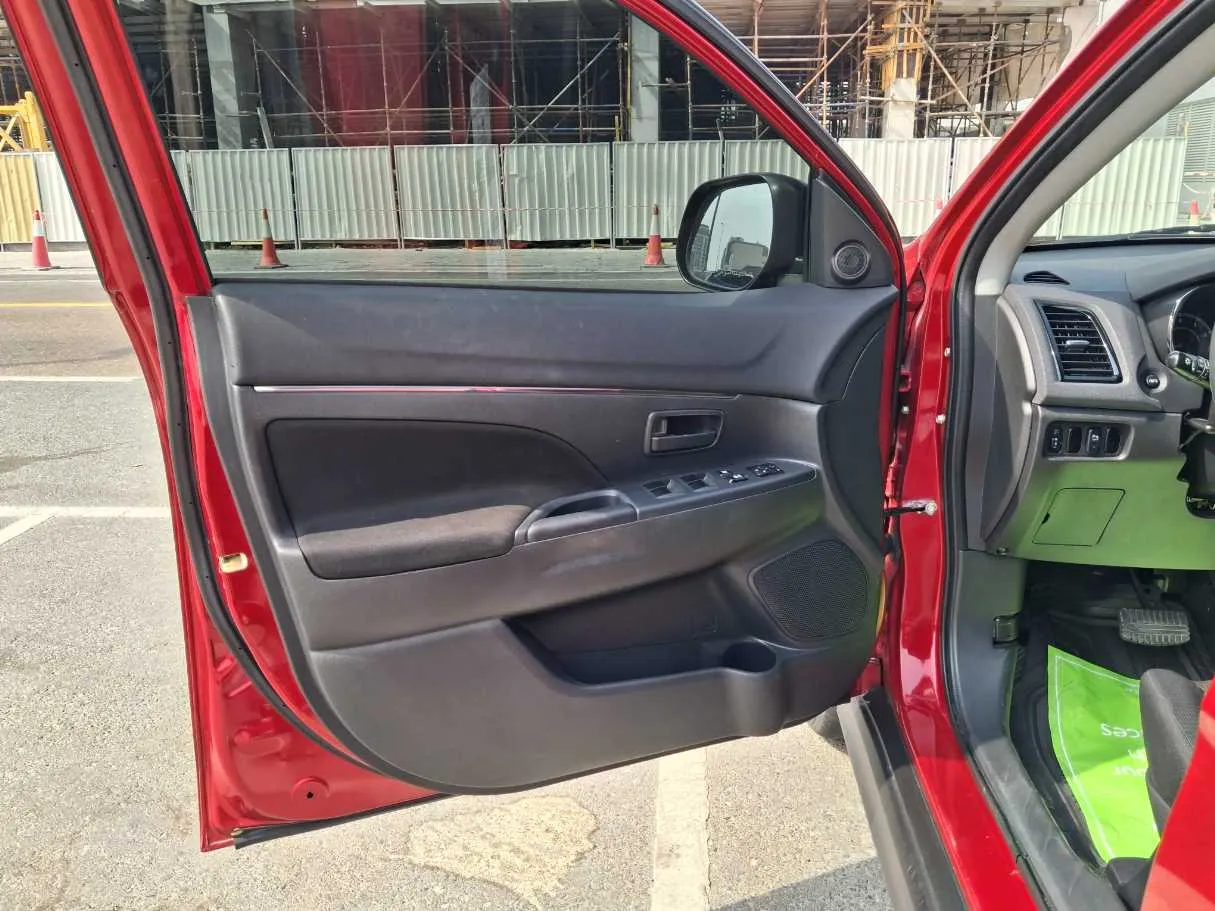 Car image 10