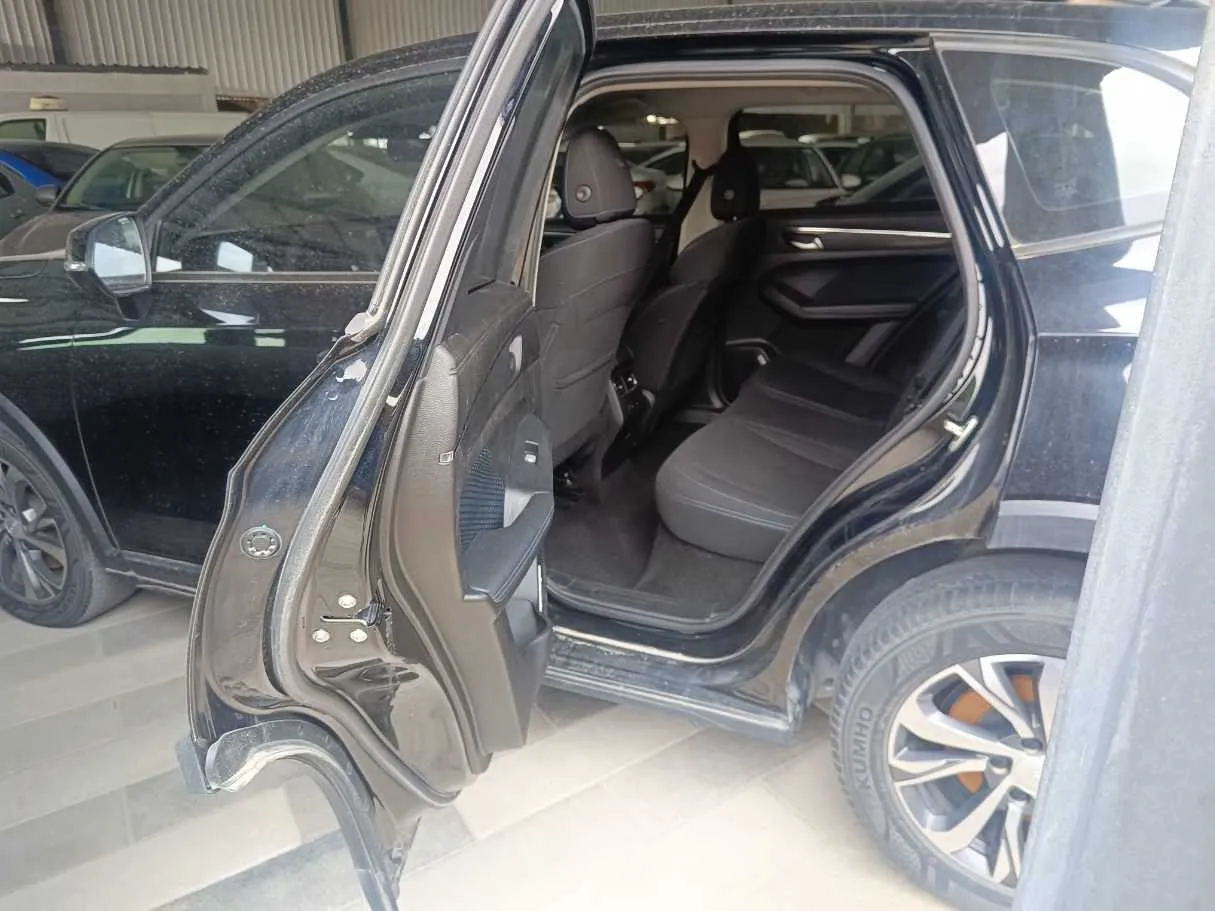 Car image 20