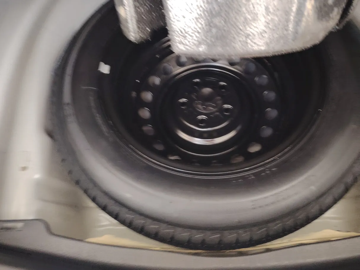 Car image 28