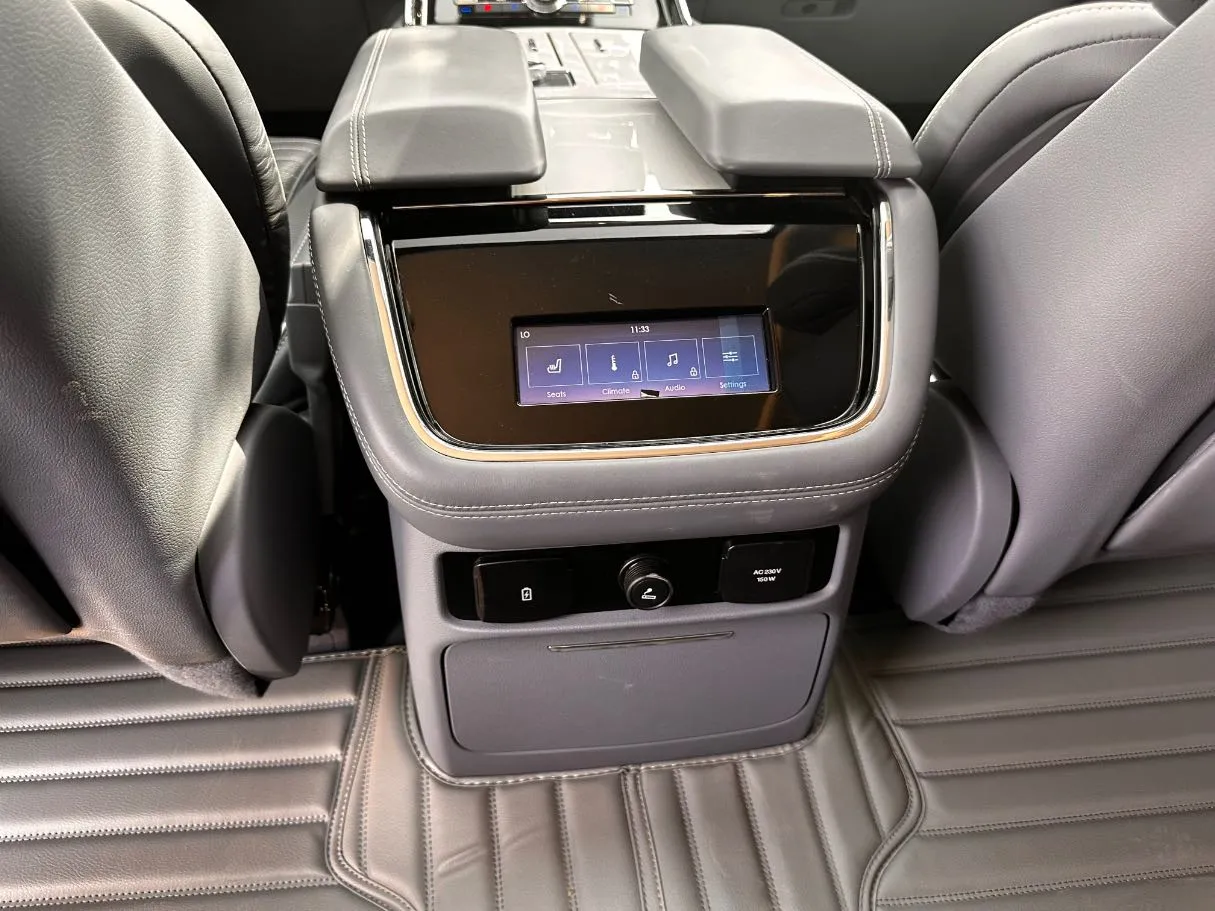 Car image 32