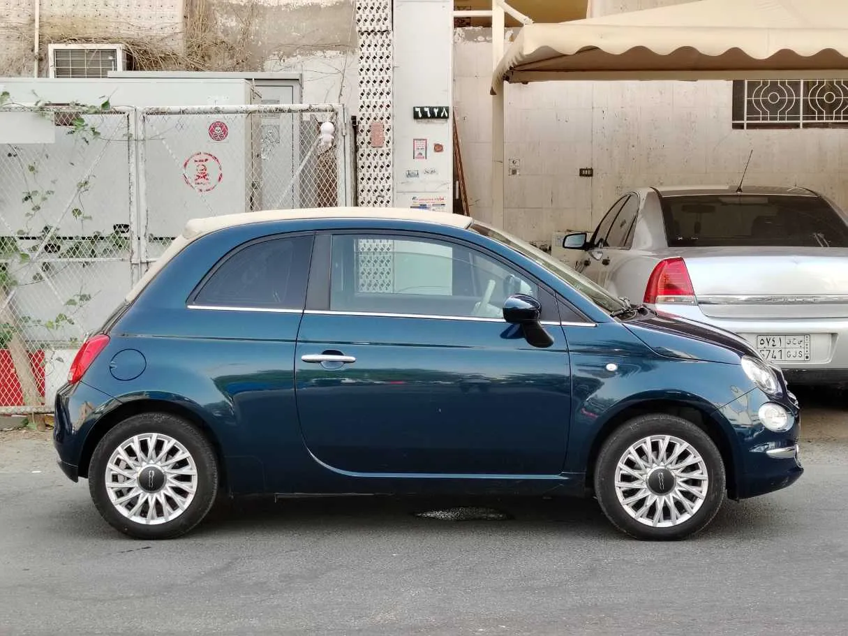 Car image 4