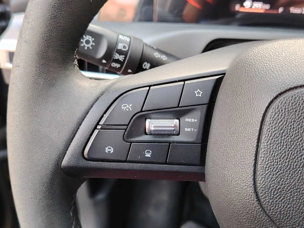 Car image 29