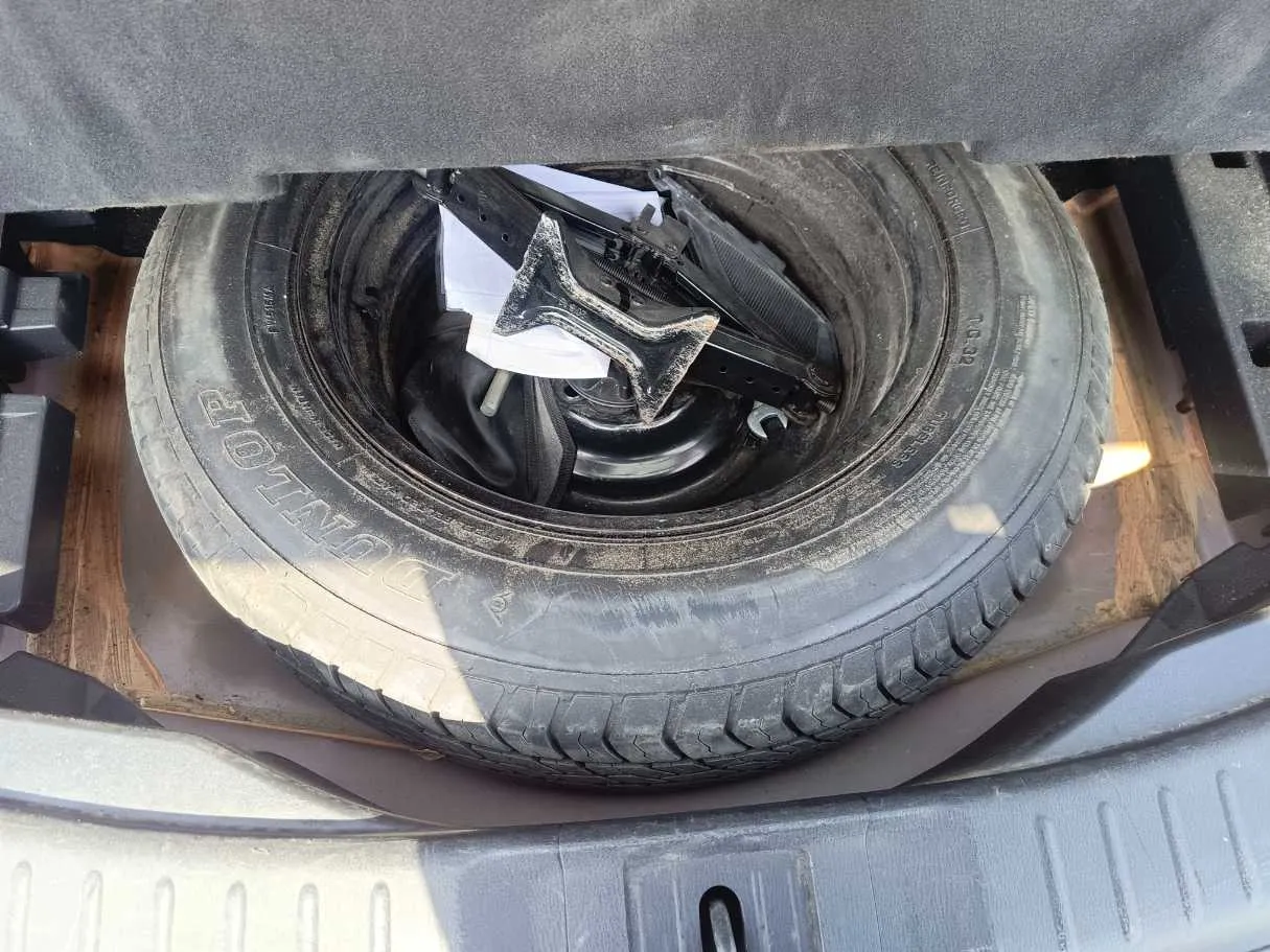 Car image 28