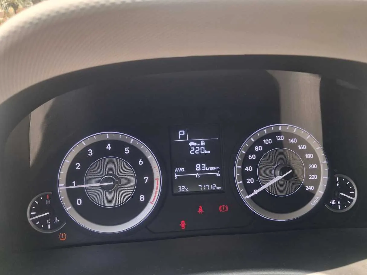 Car image 18