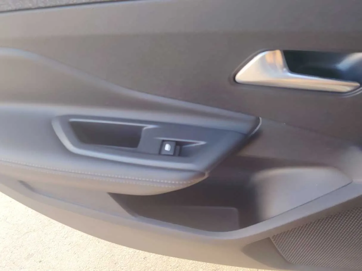 Car image 28