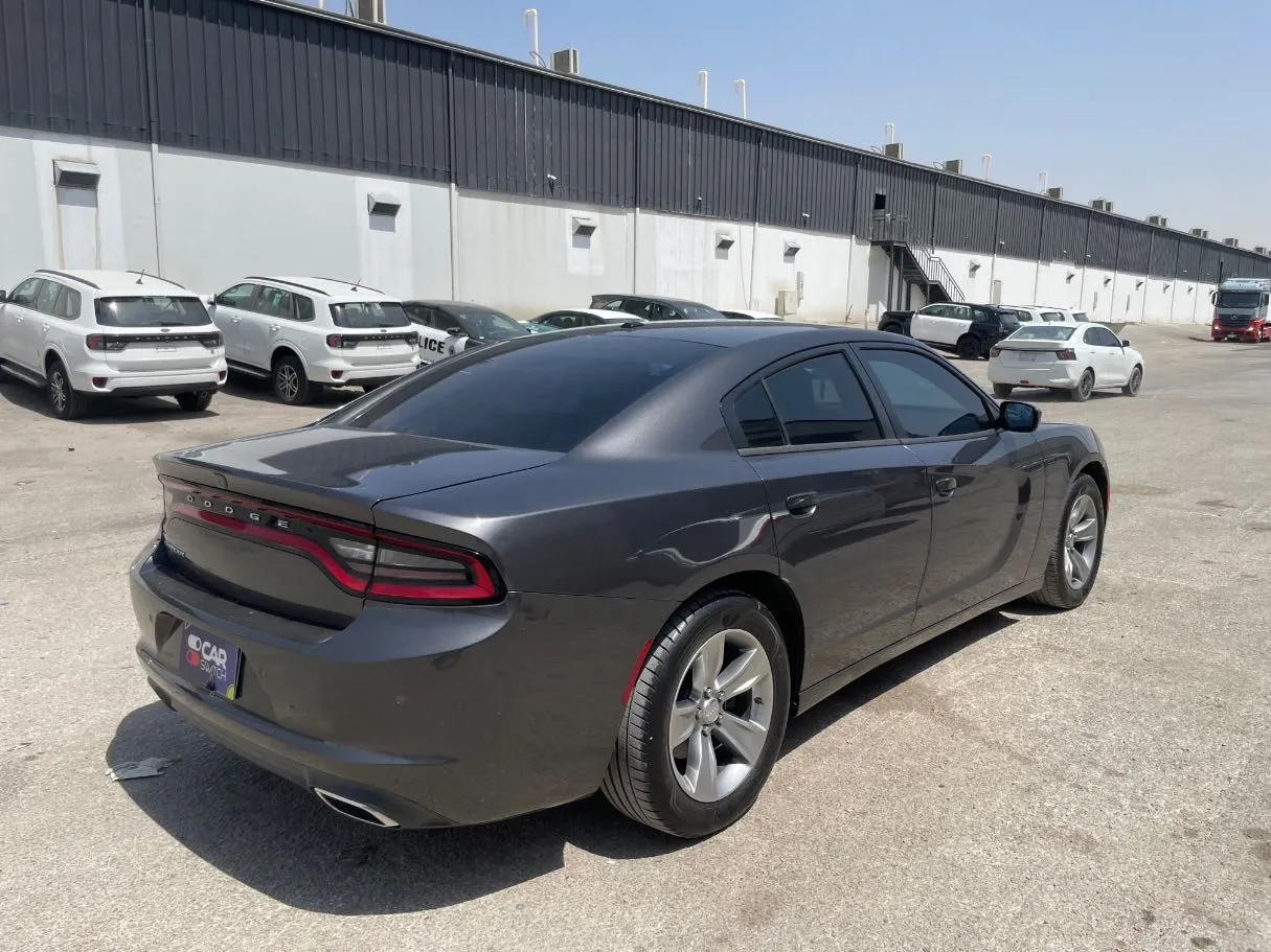 Car image 5