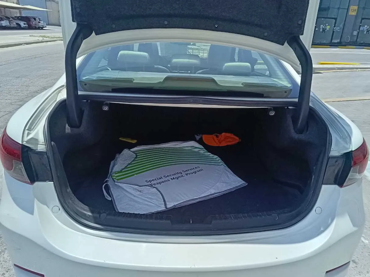 Car image 32