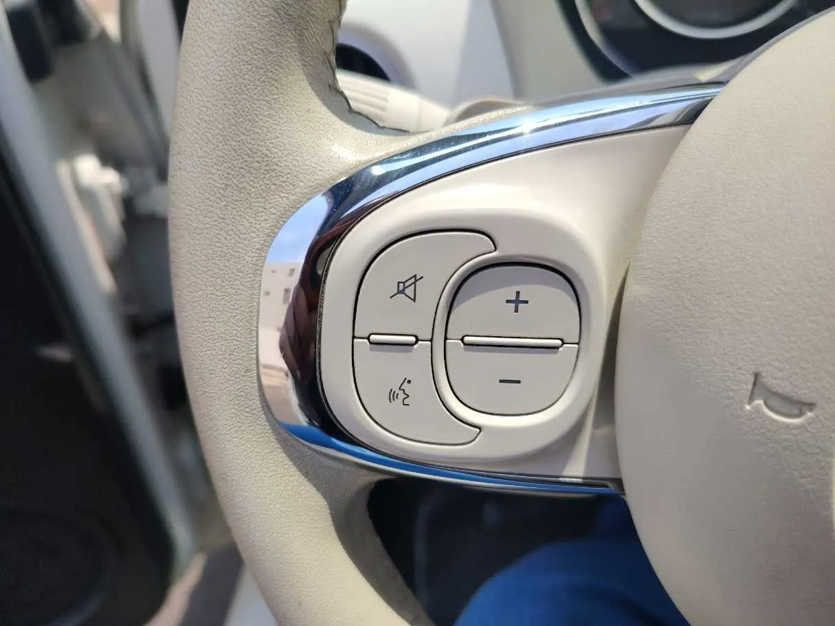Car image 28