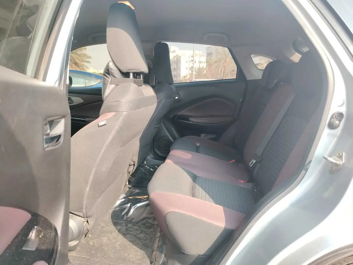 Car image 18